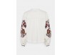 Scotch & Soda EMBROIDERED TOP WITH VOLUMINOUS SLEEVES - Hemdbluse - ecru/offwhite
