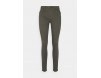 Vero Moda VMHOT SEVEN PUSH UP PANTS - Jeans Skinny Fit - black/schwarz