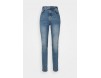 PIECES Tall PCLEAH MOM - Jeans Slim Fit - medium blue denim/blue denim