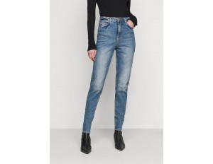 PIECES Tall PCLEAH MOM - Jeans Slim Fit - medium blue denim/blue denim