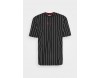 Karl Kani SMALL SIGNATURE PINSTRIPE TEE UNISEX - T-Shirt print - black/white/schwarz
